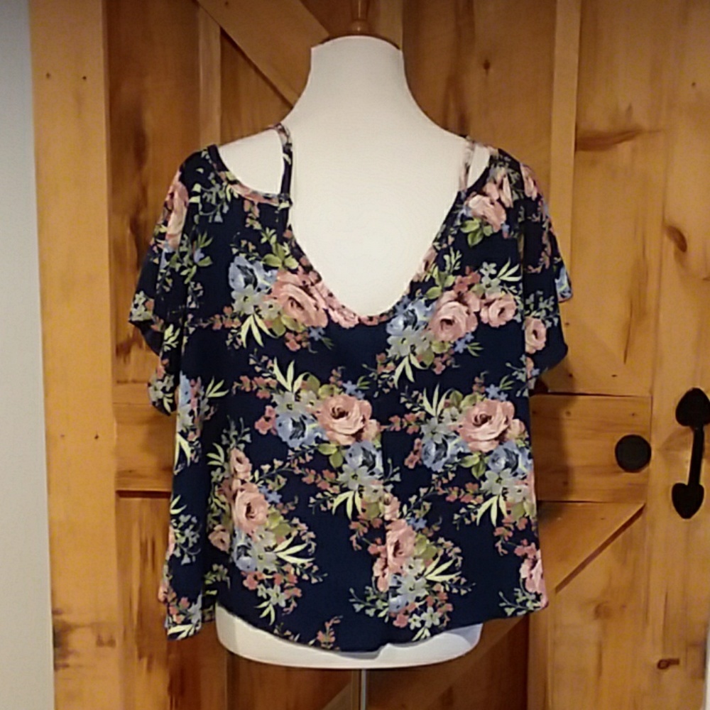 Cold shoulder blouse - Picture 3 of 3